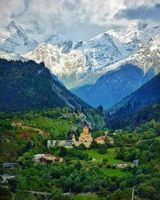 Guesthouse Caucasus Местия Экстерьер фото